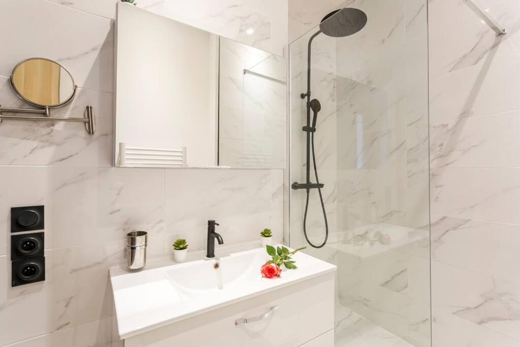 Suite Paris, Tour Eiffel, Champs Elysees Экстерьер фото